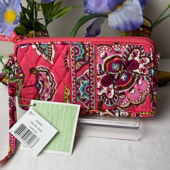 NWT Vera Bradley Call Me Coral Wristlet Retired Pattern - Picture 4 of 8